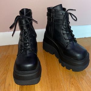 Demonia Shaker-52 Boots